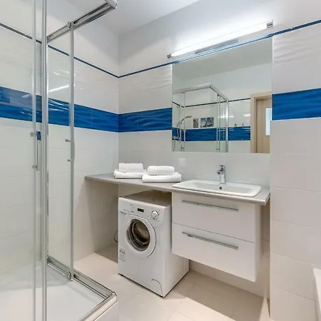 Apartment Flats For Rent - Sea