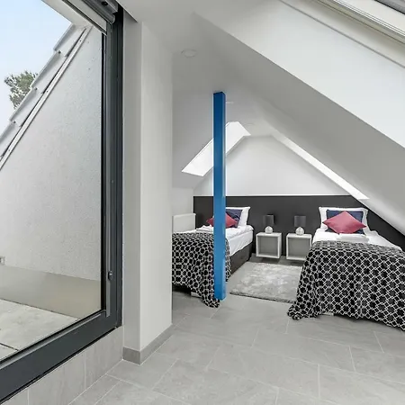 Apartment Flats For Rent - Sea